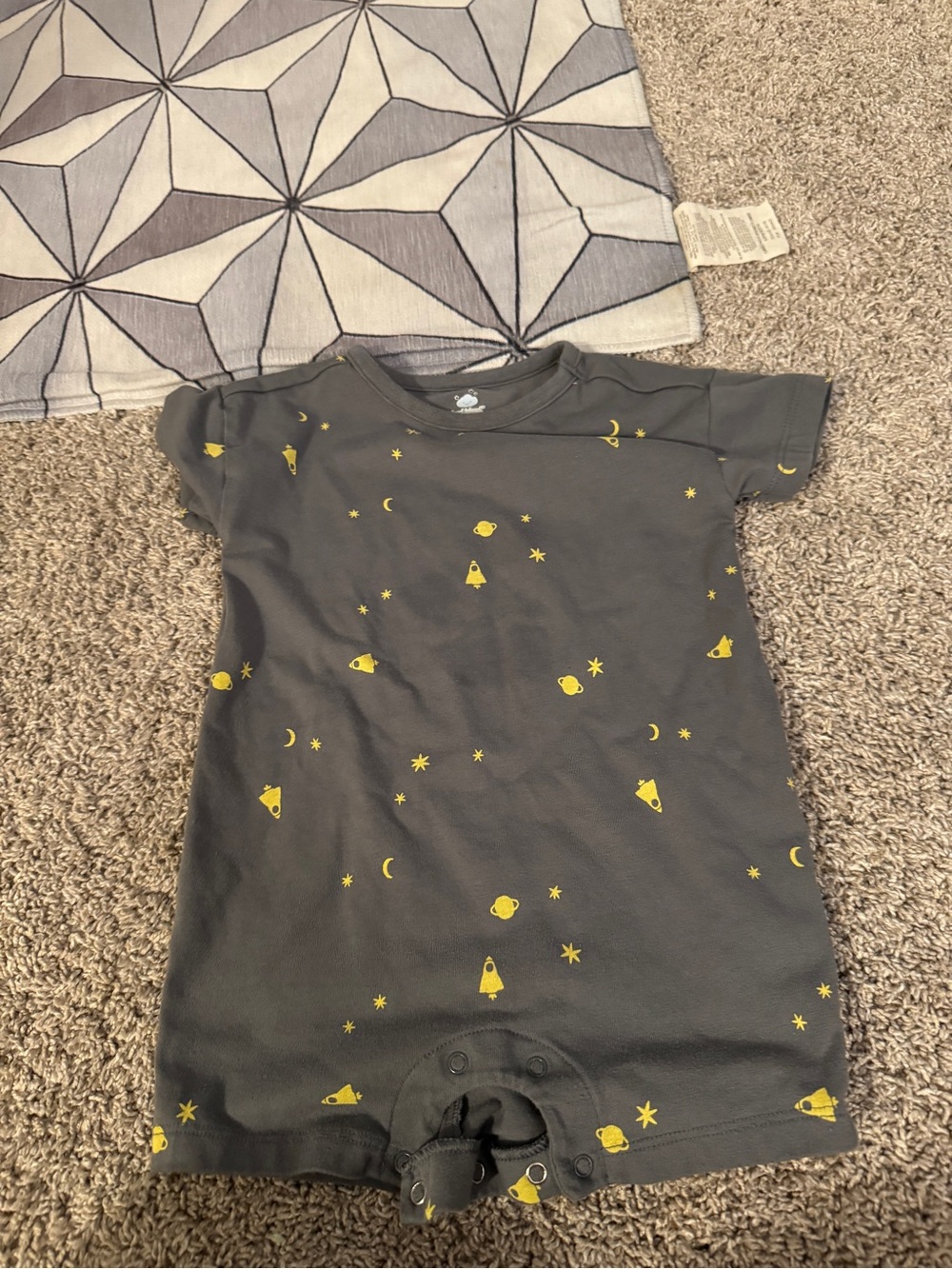 Gray cloud island 6-9m romper